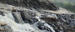  कोशी राजमार्गको भोटखोला खण्ड अवरुद्ध