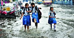 भारी वर्षाका कारण मुम्बईमा विद्यालय बन्द, विश्वविद्यालयको परीक्षा स्थगित