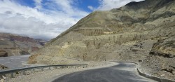 कोवाङ–जोमसोम सडक अन्तर्गत घरपझोङमा  सडक स्तरोन्नति गर्न माग
