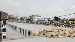 एक दशकमा पनि बनेन टेकुको पुल