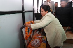 सञ्चारमन्त्री शर्माद्वारा श्रद्धाञ्जली व्यक्त