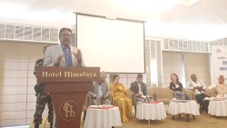 वैदेशिक रोजगारीमा ठगी गर्नेलाई कानुनी दायरामा ल्याइनेछः मन्त्री भण्डारी