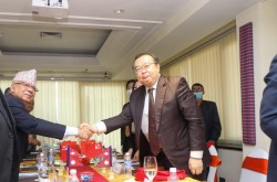 माधव नेपाल र लिउबीच भेटवार्ता