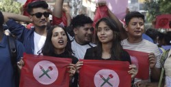 गभर्नर अधिकारीविरूद्ध विद्यार्थीको प्रदर्शन