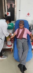 रक्तदान गरी मनाउनुभयो अध्यक्ष लिङ्देनले जन्मोत्सव