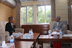 उपप्रधानमन्त्री खड्का र प्रमुख निर्वाचन आयुक्तबीच निर्वाचनबारे छलफल 