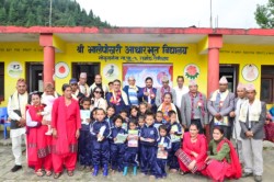 श्री भालेपोखरी विद्यालयमा विद्यार्थी र शिक्षकलाई ट्र्याकसुट तथा टिसर्ट वितरण कार्यक्रम सम्पन्न