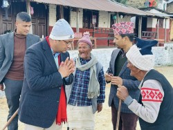 सांसदसँग गाउँलेका साझा माग : बाँदर नियन्त्रण र सडक कालोपत्र