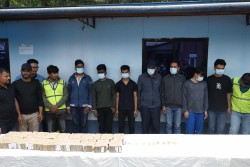 एक किलो ७६८ ग्राम सुन र एक करोड बढी रकमसहित सात जना पक्राउ