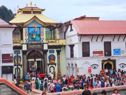 पशुपतिनाथमा भक्तजनको बिहानैदेखि घुइँचो