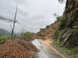 गोरखा–आँबुखैरेनी सडक अवरुद्ध