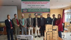 कृषि विकास बैंक लिमिटेडद्धारा काठमाण्डौ जिल्ला अदालतलाई कम्प्युटर सामाग्री हस्तान्तरण