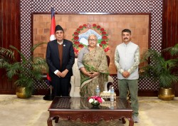 प्रधानमन्त्री कार्की र राष्ट्रियसभाका अध्यक्ष दाहालबीच शिष्टाचार भेट