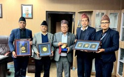 महावीर पुनद्वारा  आफ्ना सबै राष्ट्रिय तथा अन्तर्राष्ट्रिय पदक सरकारलाई दान
