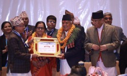 नवनिर्वाचित राष्ट्रपति पौडेललाई प्रमाणपत्र वितरण