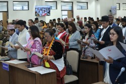 त्रिसठ्ठीभन्दा बढी सांसदद्वारा मातृभाषामा शपथ