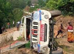दोलखामा मलामी बोकेको बोलेरो दुर्घटना हुँदा १४ जना घाइते