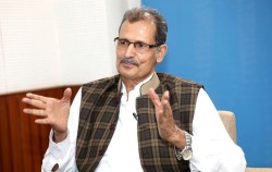 अन्तर्वार्ताः लोकतन्त्र प्रवचन र भाषण होइन : पूर्वसभामुख सापकोटा