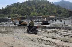   थिलथिलिएको बिपी राजमार्गमा कहिलेसम्म कठिनाईपूर्ण यात्रा ?