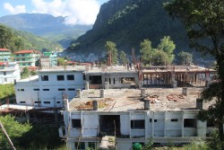 बेनी अस्पताल: 'बेड' थपियो, थपिएन जनशक्ति   