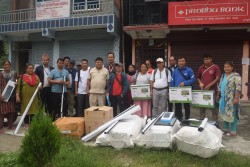 अन्नपूर्ण गाउँपालिकाद्वारा सामुदायिक विद्यालयलाई शैक्षिक सामग्री वितरण