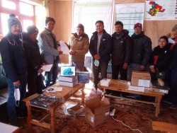 खार्पुनाथलाई स्वास्थ्य सामग्री सहयोग