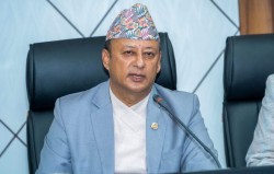 सङ्खुवासभाका विद्यालयको पूर्वाधार विकासमा सघाउन मन्त्री खड्काको आग्रह