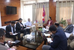 सञ्चारमन्त्री शर्मासँग भारतीय राजदूत श्रीवास्तवको भेट