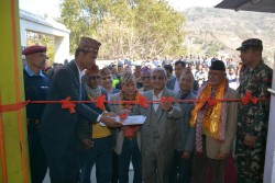 भूकम्प प्रभावित क्षेत्रमा पुनःनिर्माण सुरु भएको छ : गृहमन्त्री लेखक