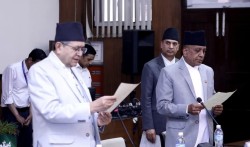 प्रतिनिधिसभाका सचिव अधिकारीद्वारा शपथ ग्रहण 