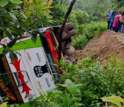 प्युठानमा १८ जना सवार बस दुर्घटना