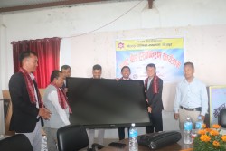 रामप्रसादराई गाउँपालिकाद्वारा  भोजपुर क्याम्पसलाई  छ लाखको स्मार्ट बोर्ड हस्तान्तरण