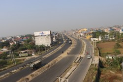 भरतपुरमा बन्दै गरेको छ लेनको सडक