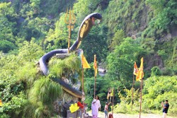 कपिलवस्तुको शिव भाइरलडाँडामा २६ मिटर लामो बासुकी नागको प्रतिमा