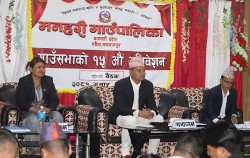 मनहरी गाउँपालिका को   १५ औ  गाँउसभा  प्रस्तुत गर्दै गाउँपालिका  अध्यक्ष