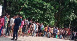 सीमा क्षेत्रमा स्वदेश फर्किनेको भीड