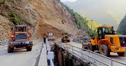 पहिरोले नारायणगढ–मुग्लिन सडक अवरुद्ध