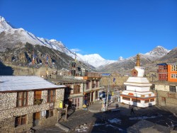 हिमपात भएपछि किसान खुसी