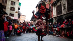  गोकर्ण देशे गाउँका विभिन्न स्थानमा घुमाइयो नवदुर्गा नाच