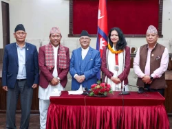 प्रधानमन्त्री ओलीबाट पदक विजेता पलेशालाई पुरस्कार प्रदान