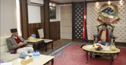 प्रधानमन्त्री दाहाल र अध्यक्ष ओली भेट