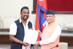 नदी किनारबाट थप बीस मिटर मापदण्डको फैसलामाथि सरकार छिट्टै भ्याकेटमा जान्छ : प्रधानमन्त्री