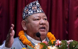 विकृतिविरुद्ध खबरदारी गरिरहने आश्वासन दिँदै मन्त्रालयबाट बाहिरिए आले