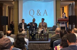 कन्सुलर सेवा विभागले गर्यो कूटनीतिक अधिकारीहरूसँग छलफल