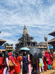 पाटनको कृष्ण मन्दिरमा उल्लेख्य भक्तजन