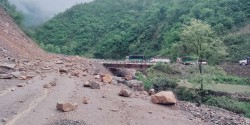 मध्यपहाडी लोकमार्गको रुकुम खण्ड अवरुद्ध