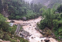 अब असोजसम्म गुड्दैनन् ग्रामीण सडकमा गाडी