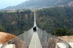 झोलुङ्गे पुलले छोटियो दूरी