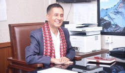 अधिकृत गुरागाईँ कार्यालय प्रवेश गर्दा प्रहरीको अवरोध, ताला फोडेर गरे हाजिर