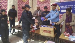 महिला सुरक्षाकर्मीलाई स्यानीटरी प्याड